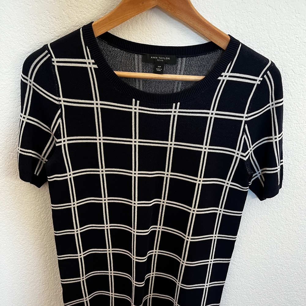 Ann Taylor knit top blue and white XSP